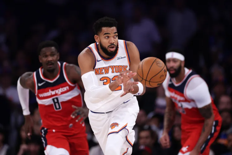 Carmelo Anthony thinks Knicks right to halt contract talks with their players to focus on basketball